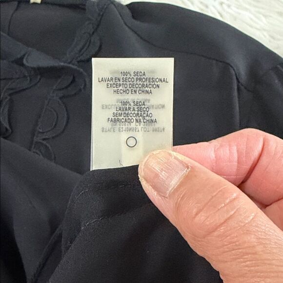 Elie Tahari Black Scalloped Blouse 100% Silk Size XL - Picture 9 of 12